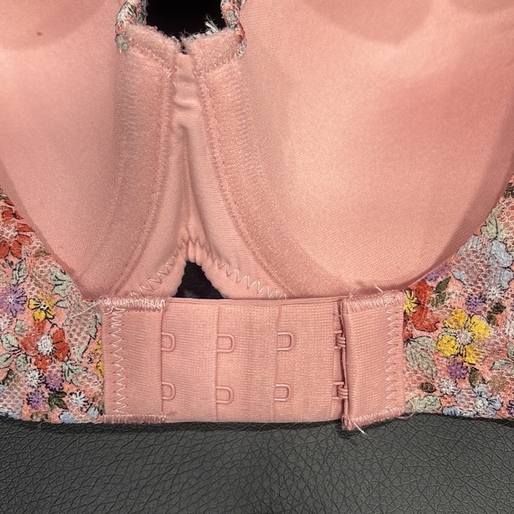 Bras - Picture 7 of 10